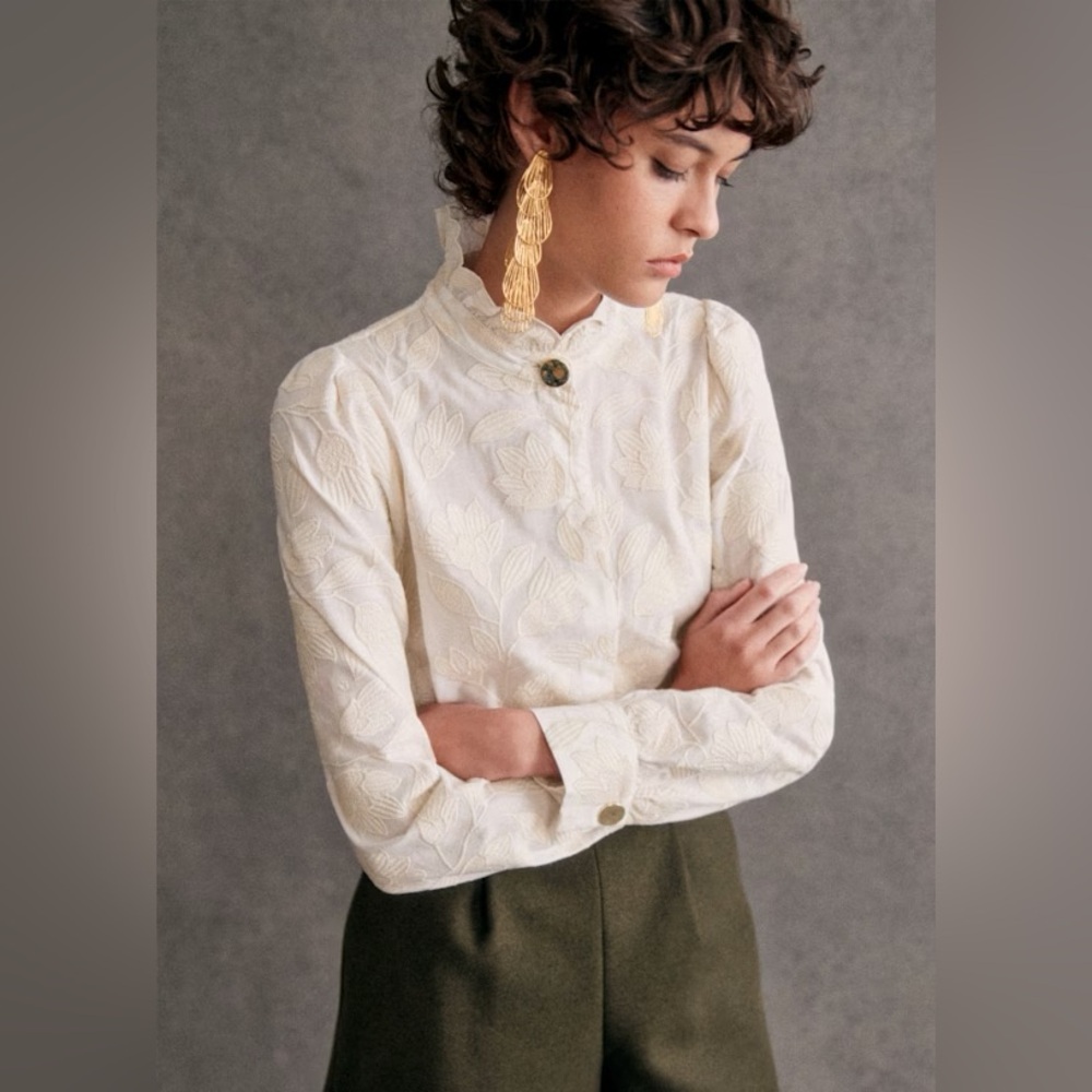 Sezane Ambre Blouse embroidered Rose. Vintage cream.
